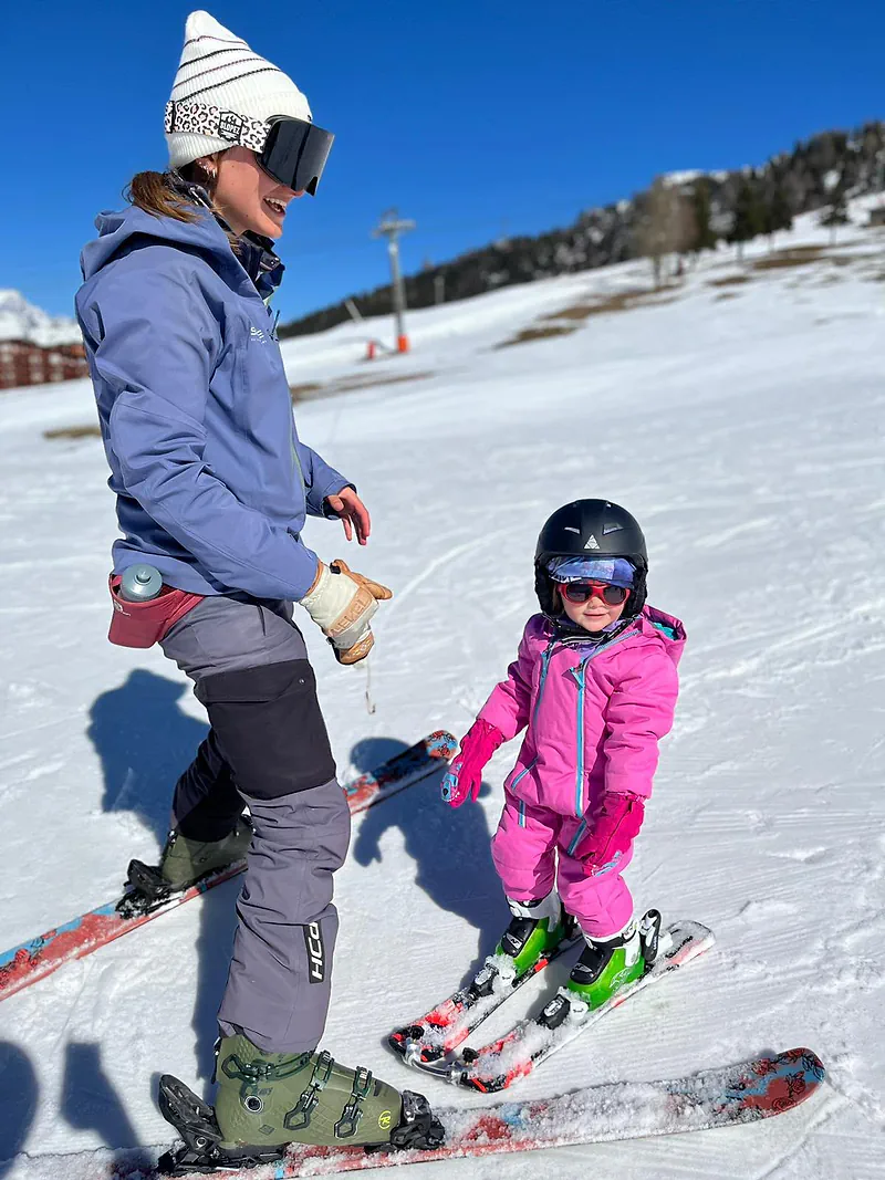 Lesson with a little girl making her first turns