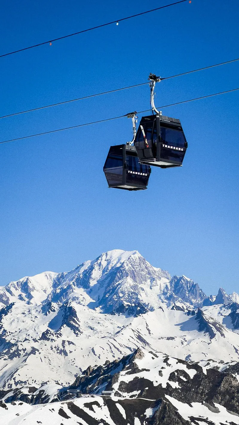 Gondola in front of Mont Blanc