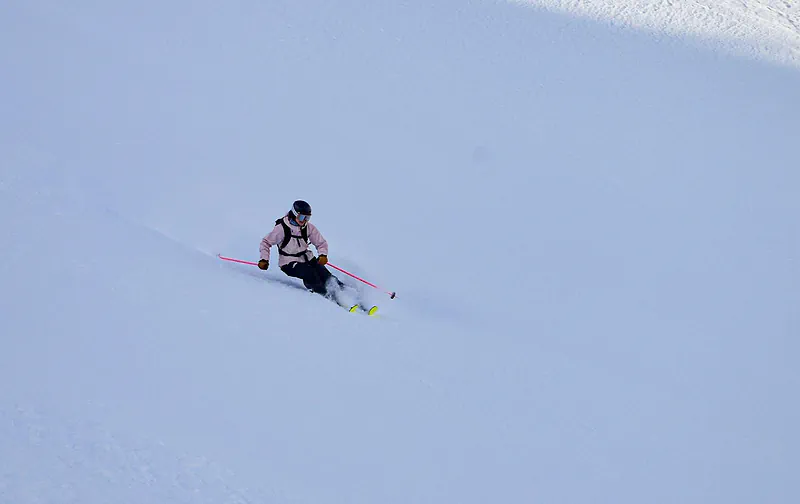 Turning in fresh powder